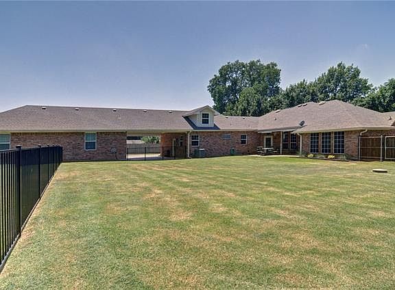 2nd image of 1048 Valle Vista Ln