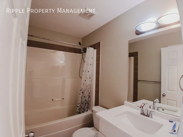 346 Saddlebrook Way NE #UPPER — Photo 16
