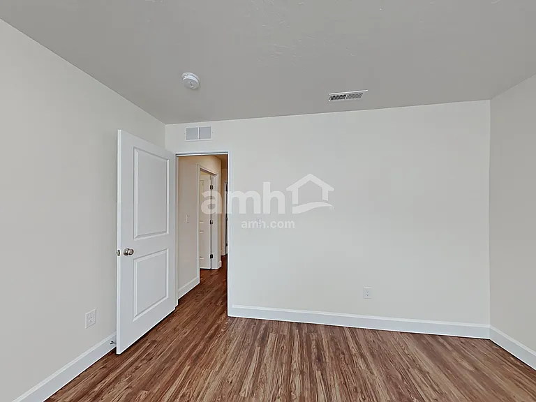 5064 Bellevue St — Photo 23