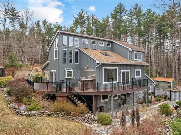 104 Ice House Ct, Stroudsburg, PA 18360