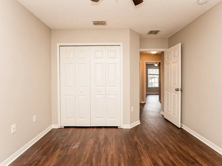 233 Bluff Pass Dr — Photo 12