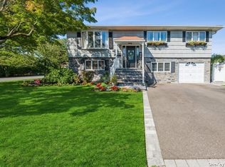 36 Hancock Rd, West Islip, NY 11795