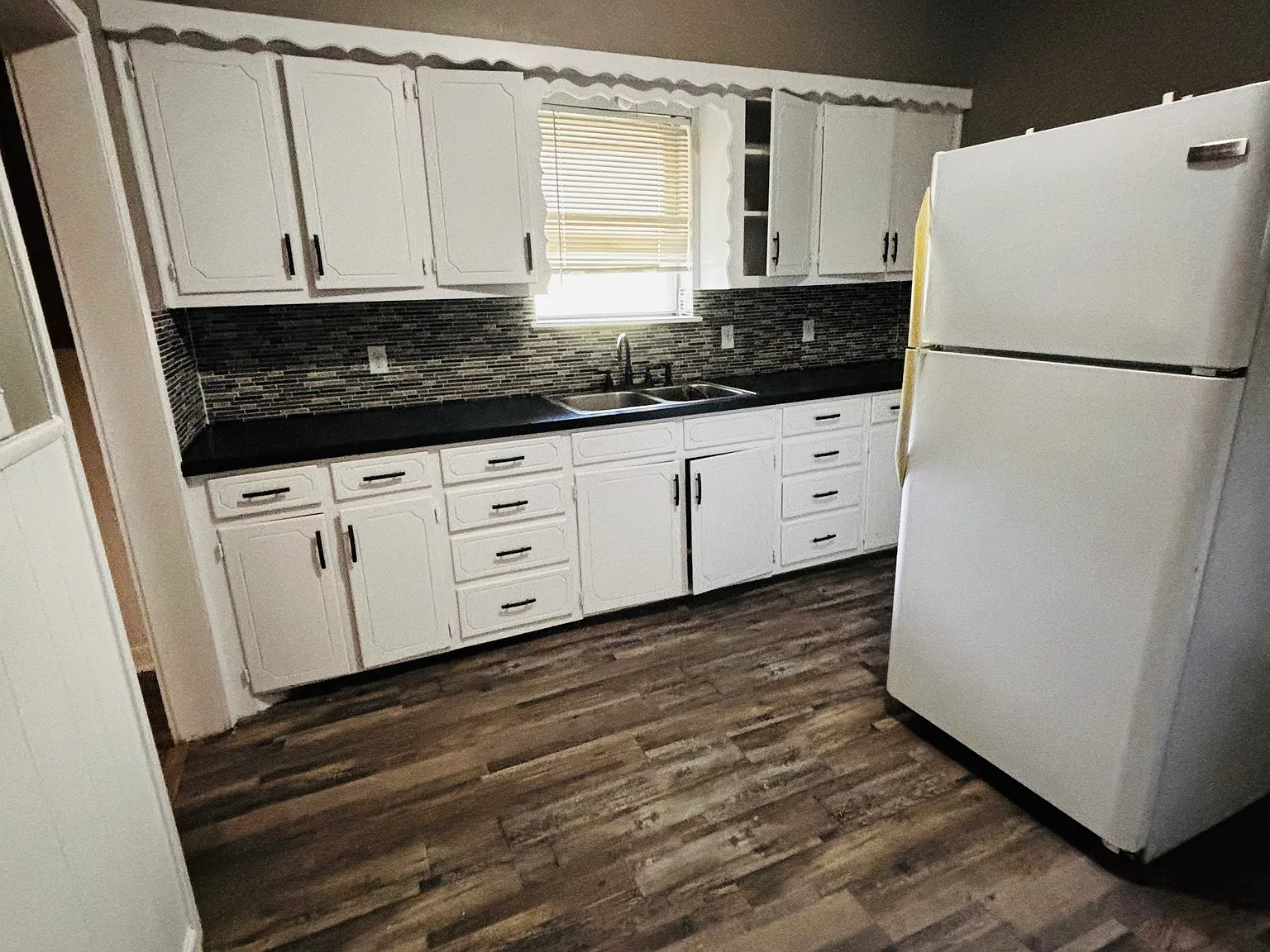3 bed, 1.5 bath, 1880 sqft, $1,800 — Photo 4