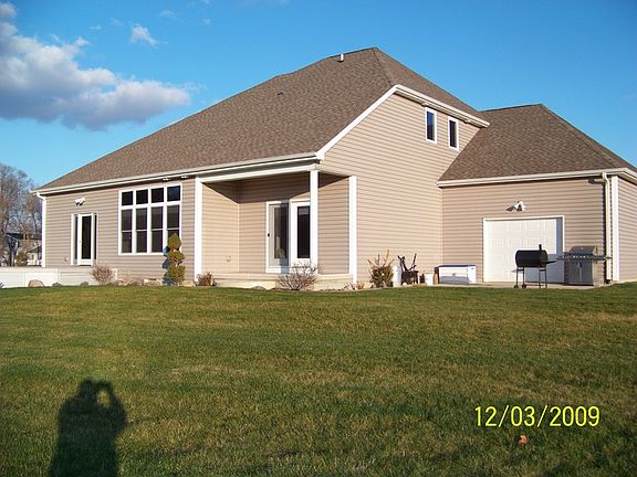 Back Yard : Covered patio off master bedroom
