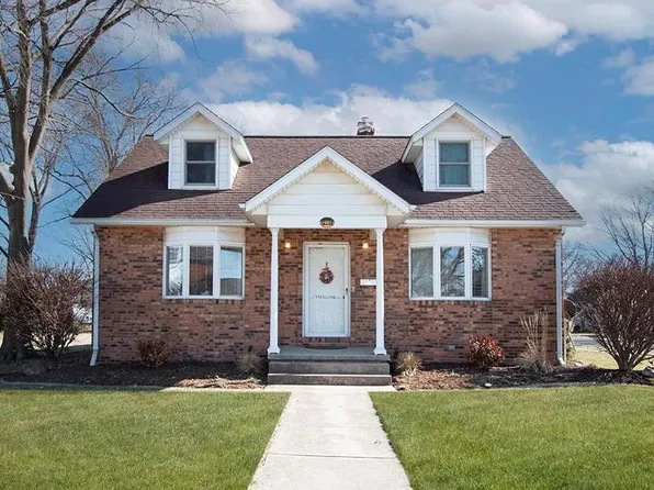 210 N Walnut St, Breese, IL 62230