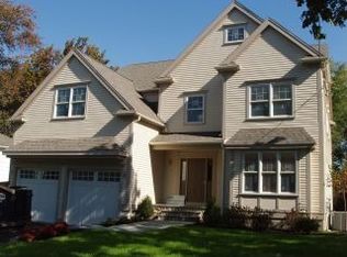 26 Mackintosh Ave, Needham, MA 02492