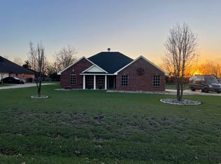 105 Meadow Glen Dr, Waxahachie, TX 75165