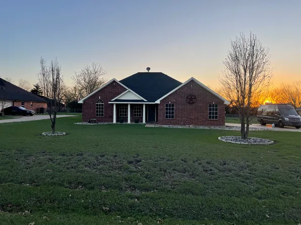 105 Meadow Glen Dr, Waxahachie, TX 75165