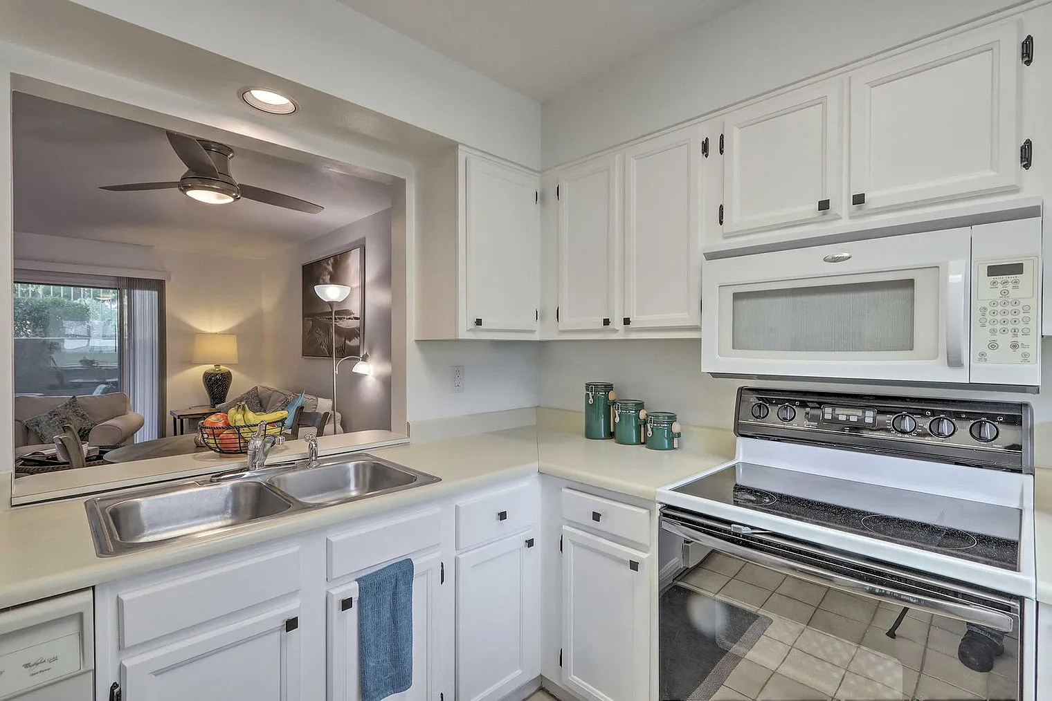 2 bed, 2.0 bath, 850 sqft, $2,403 — Photo 4