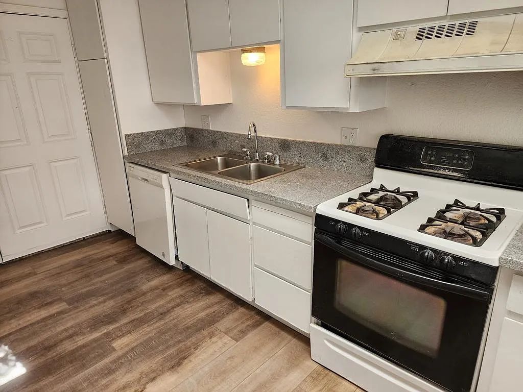 2 bed, 728 sqft, $1,795 — Photo 4