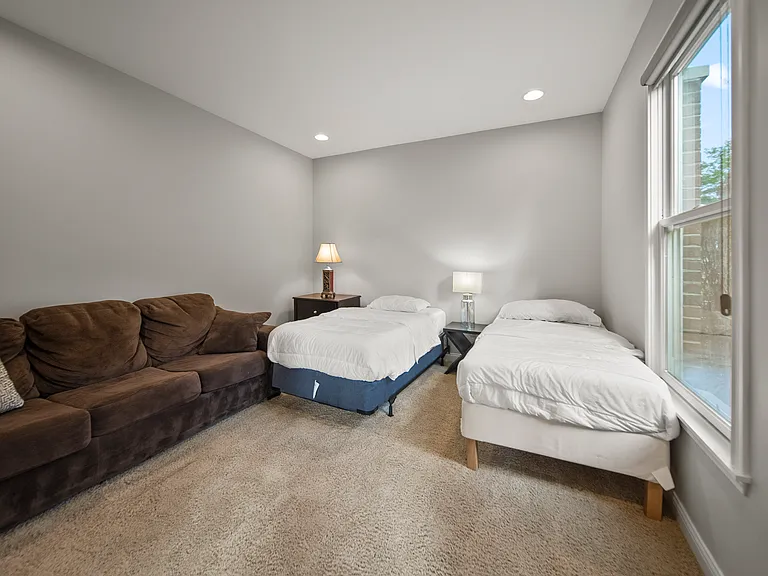 10599 Geist View Dr — Photo 32