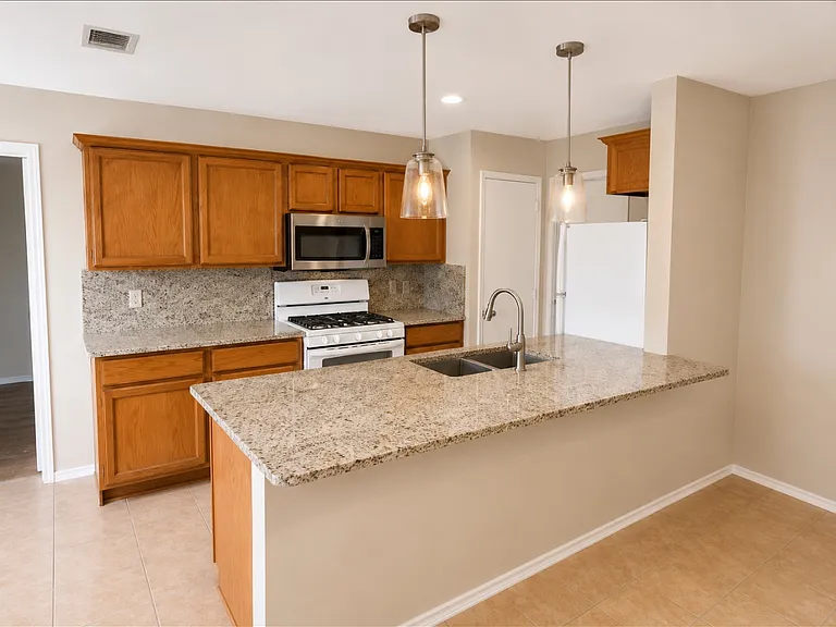 2704 Foxcroft Cir — Photo 2