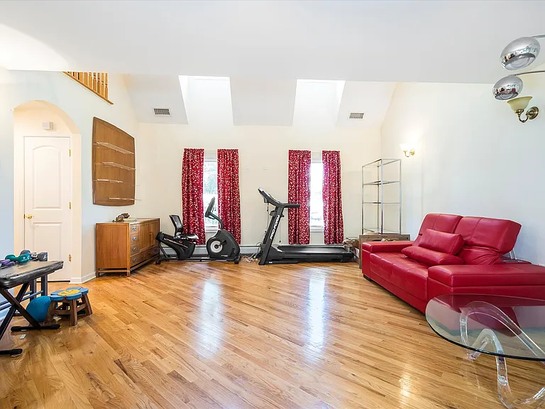 16 Norwood Ave — Photo 11