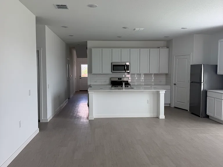 1446 Leticia Gln — Photo 9
