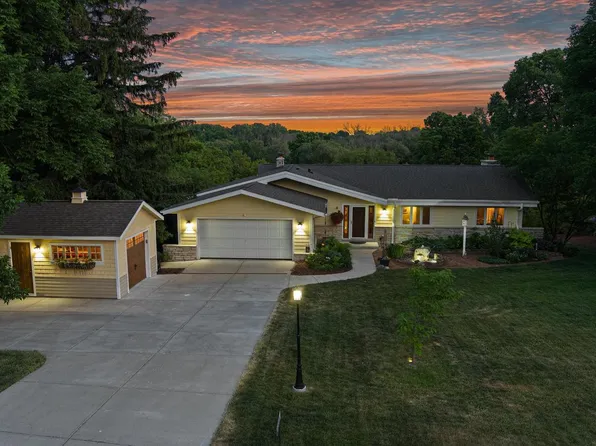 1733 Manchester DRIVE, Grafton, WI 53024