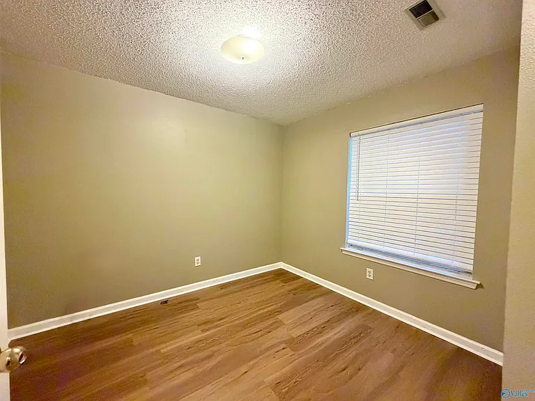 105 Sugarwood Ct — Photo 15