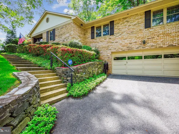 7411 Arrowood Rd, Bethesda, MD 20817