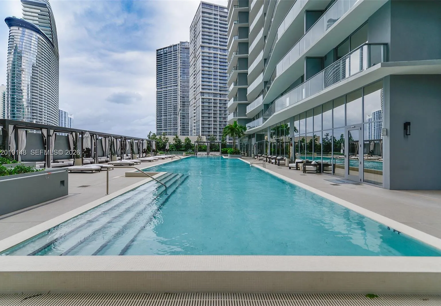 2 bed, 1050 sqft, $5,200 — Photo 1