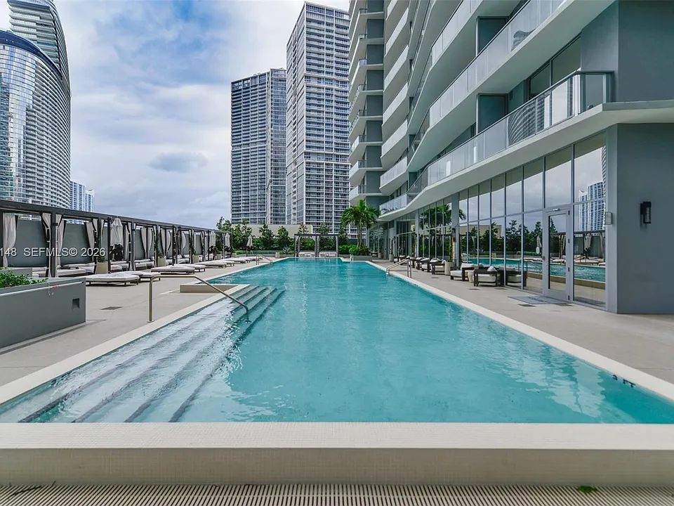 77 SE 5th St #26