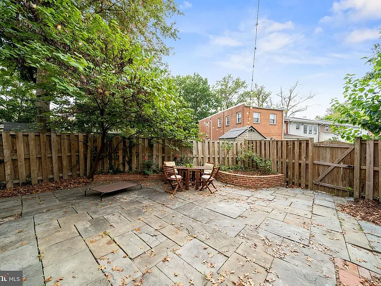 1020 Powhatan St — Photo 10