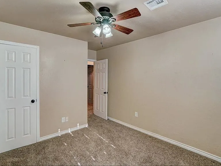 5716 NW Cedarwood Dr — Photo 16