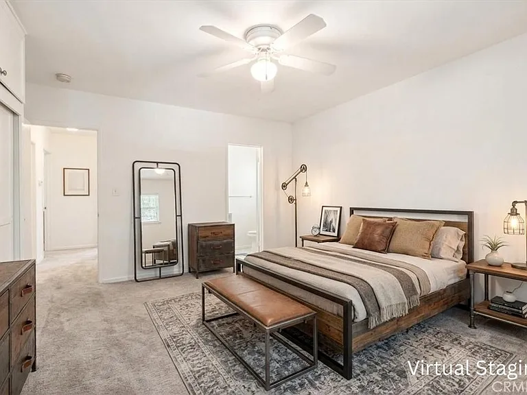 5851 Woodman Ave — Photo 22