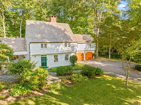 8 Currituck Road, Newtown, CT 06470