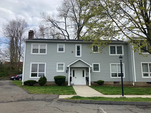 93 Carriage Path S, Milford, CT 06460