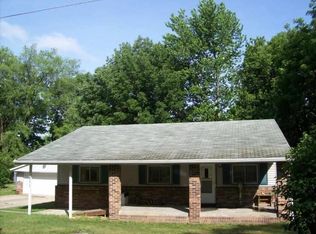 911 N Oswego St, Spring Bay, IL 61611