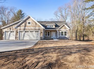 8150 Copper Ridge Dr, Rockford, MI 49341