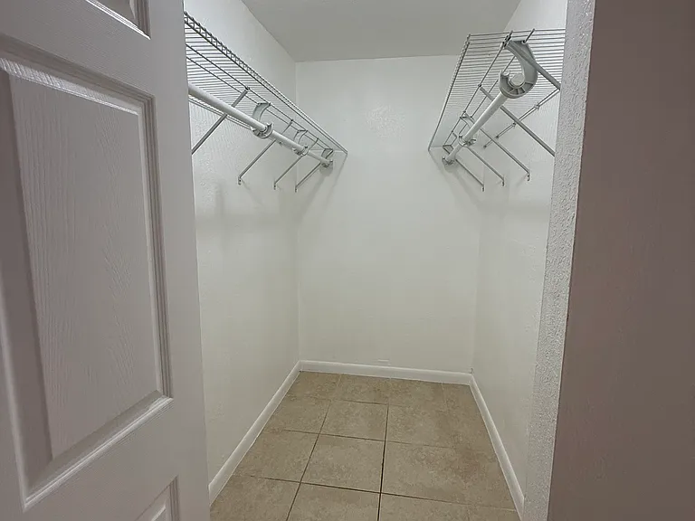549 Jennings Ave — Photo 3