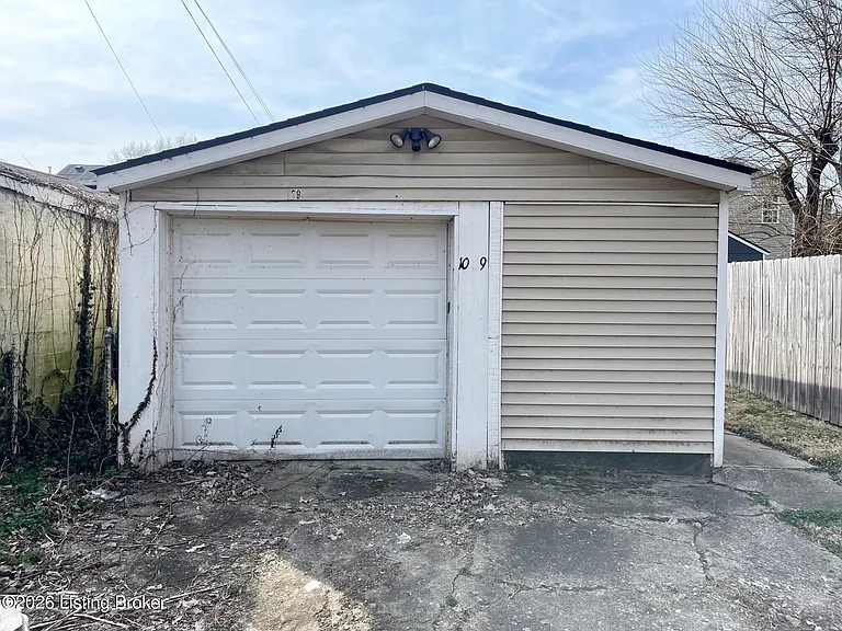 1089 E Kentucky St — Photo 11