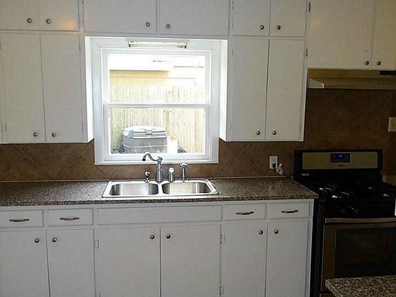 5th image of 4010 Woodcraft St