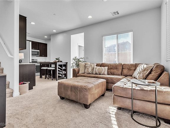 3rd image of 85 Golden Aria Ave