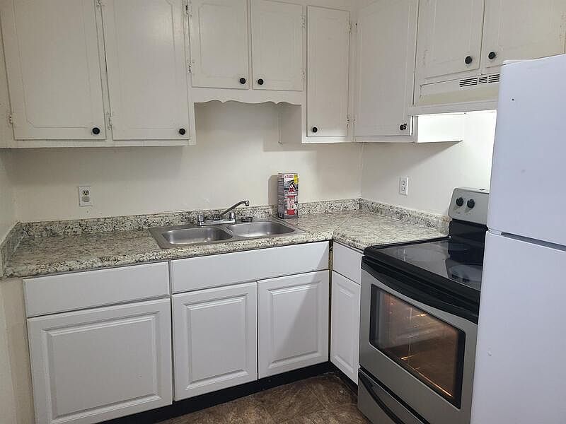 1st image of 400 W 26th St APT A
