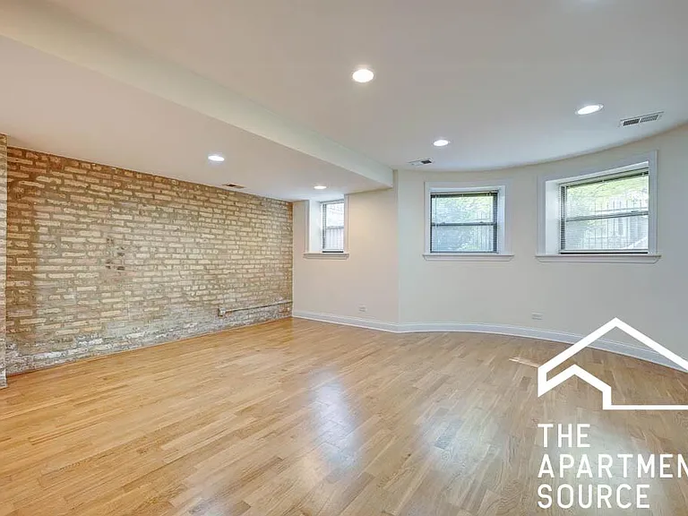 2826 N Albany Ave — Photo 4