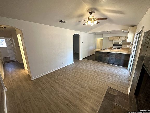 4th image of 303 NORTHTRAIL DR