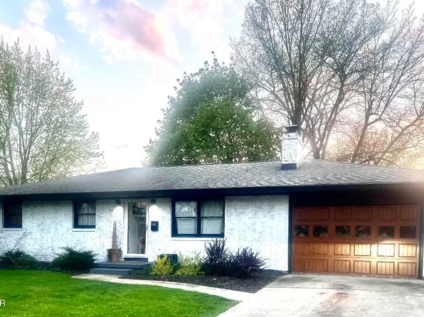 809 N Blackhoof St, Wapakoneta, OH 45895