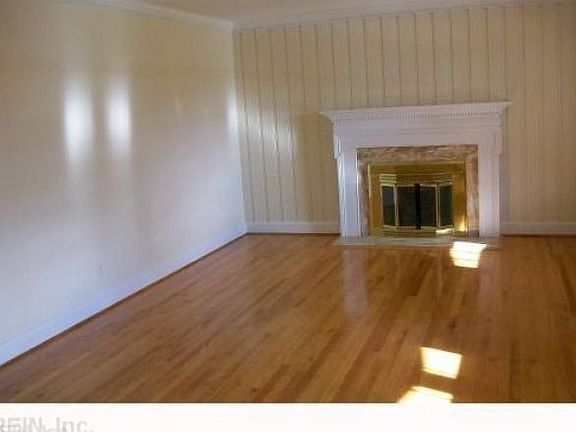 3rd image of 4700 Manor Ave
