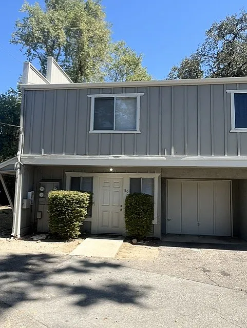 89 Old County Rd