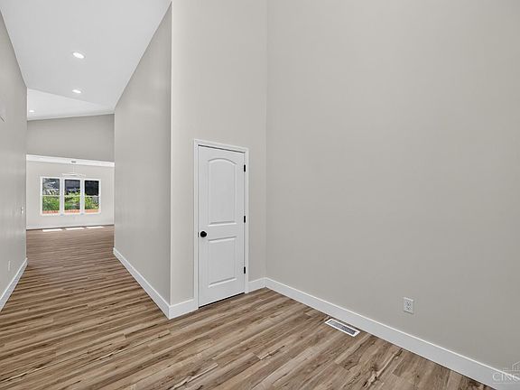 4th image of 8391 Dimmick Rd