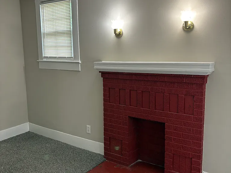 961 Lena St NW #A — Photo 4