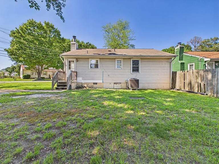 835 Winnetka Ave — Photo 19