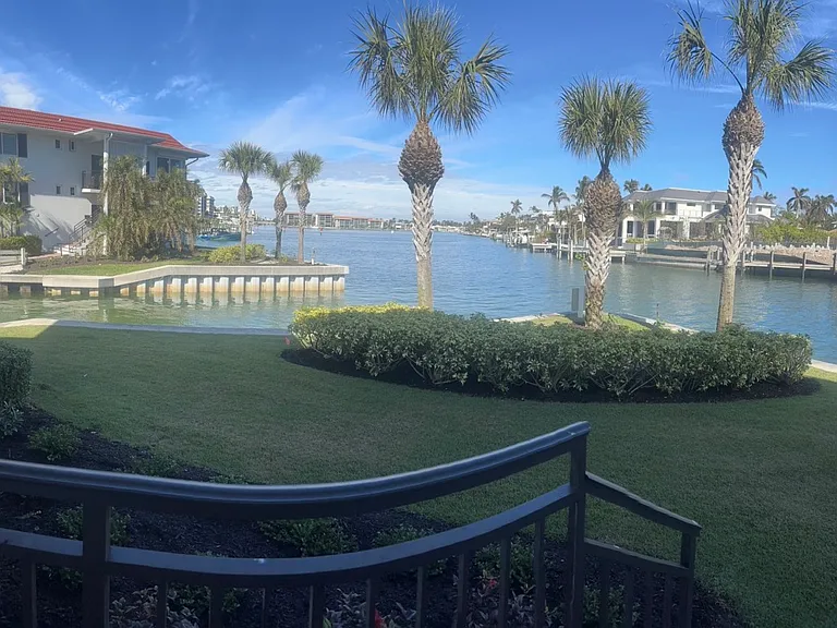 2226 Gulf Shore Blvd N #P3 — Photo 4