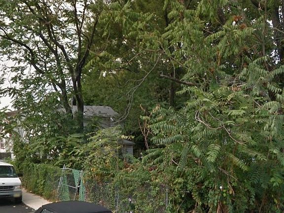 4th image of 310 Carnegie Pl