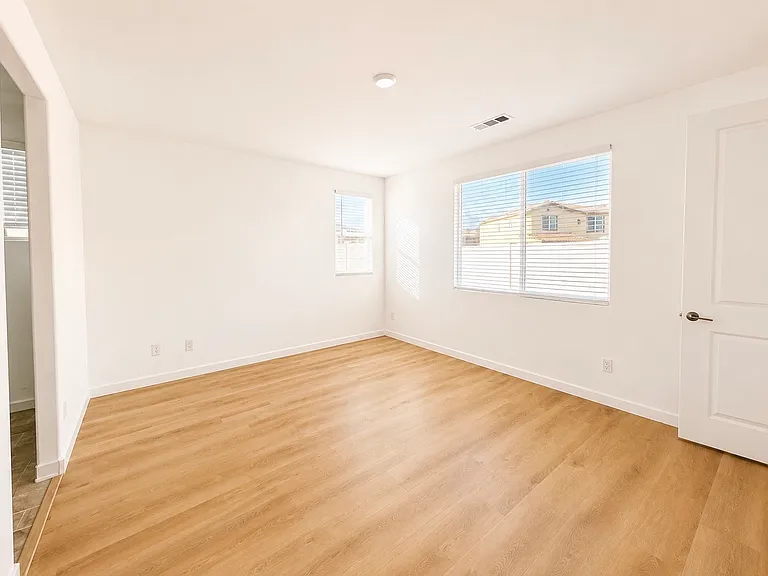 1460 Hummingbird Way — Photo 6