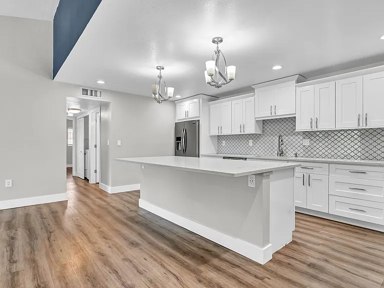 5684 Baywater Dr — Photo 8