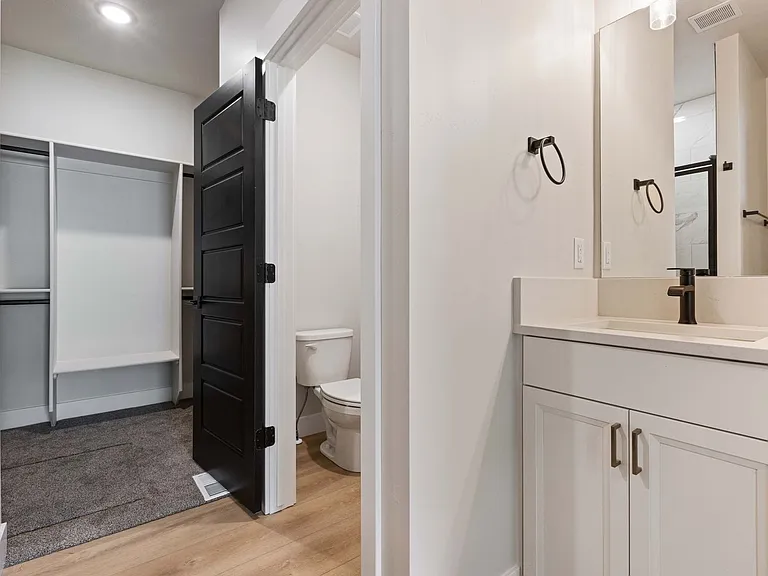 569 Idaho Ave — Photo 33