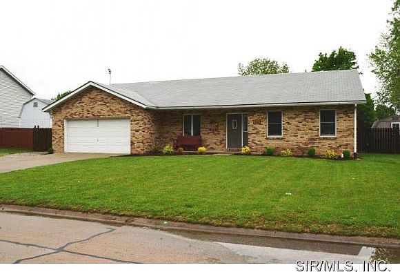 1st image of 525 Crestwood Dr