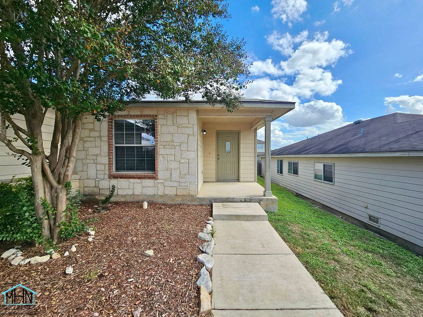 Beautifully Maintained 3-Bedroom Home with Open Floor Plan & Dedicated Office — Photo 2